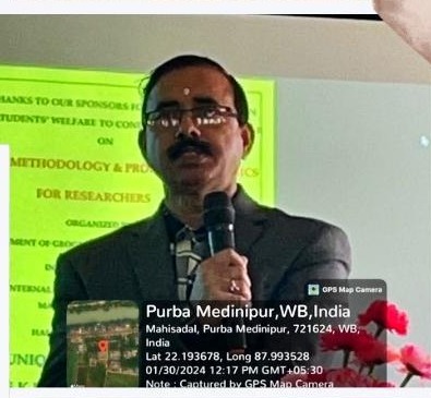 A speaker with a microphone addressing the audience at the Research Methodology and Professional Ethics seminar